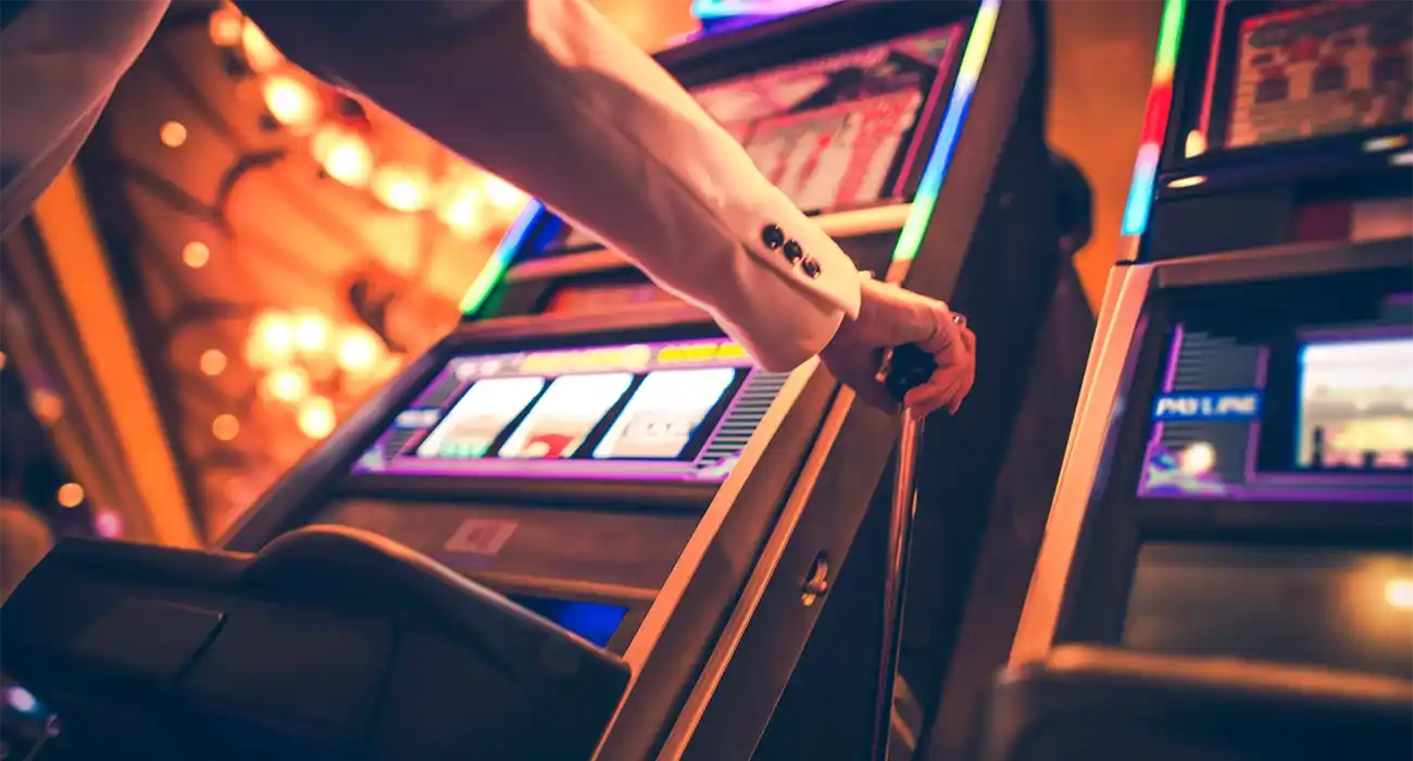 The Ultimate Guide to Slot Machines:  Discover Your Winning Spin